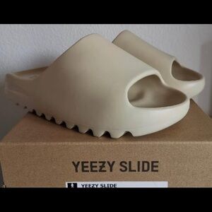 Yeezy Slide Beige